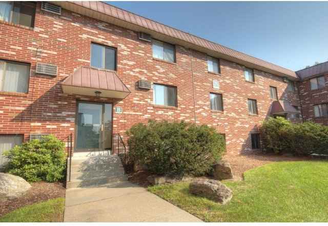 COURTYARD PRINCETON PLACE - Photo 2 of 8