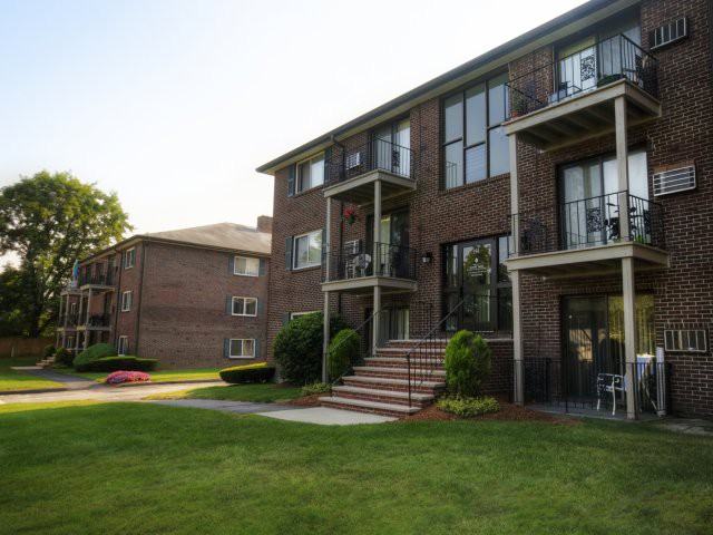 LOWELL ARMS APARTMENTS - Photo 2 of 13