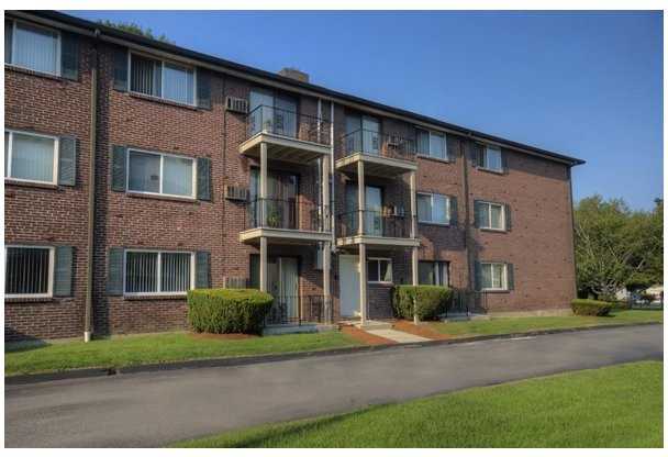 LOWELL ARMS APARTMENTS - Photo 4 of 13