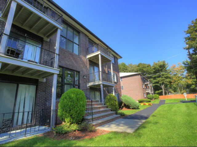 LOWELL ARMS APARTMENTS - Photo 5 of 13