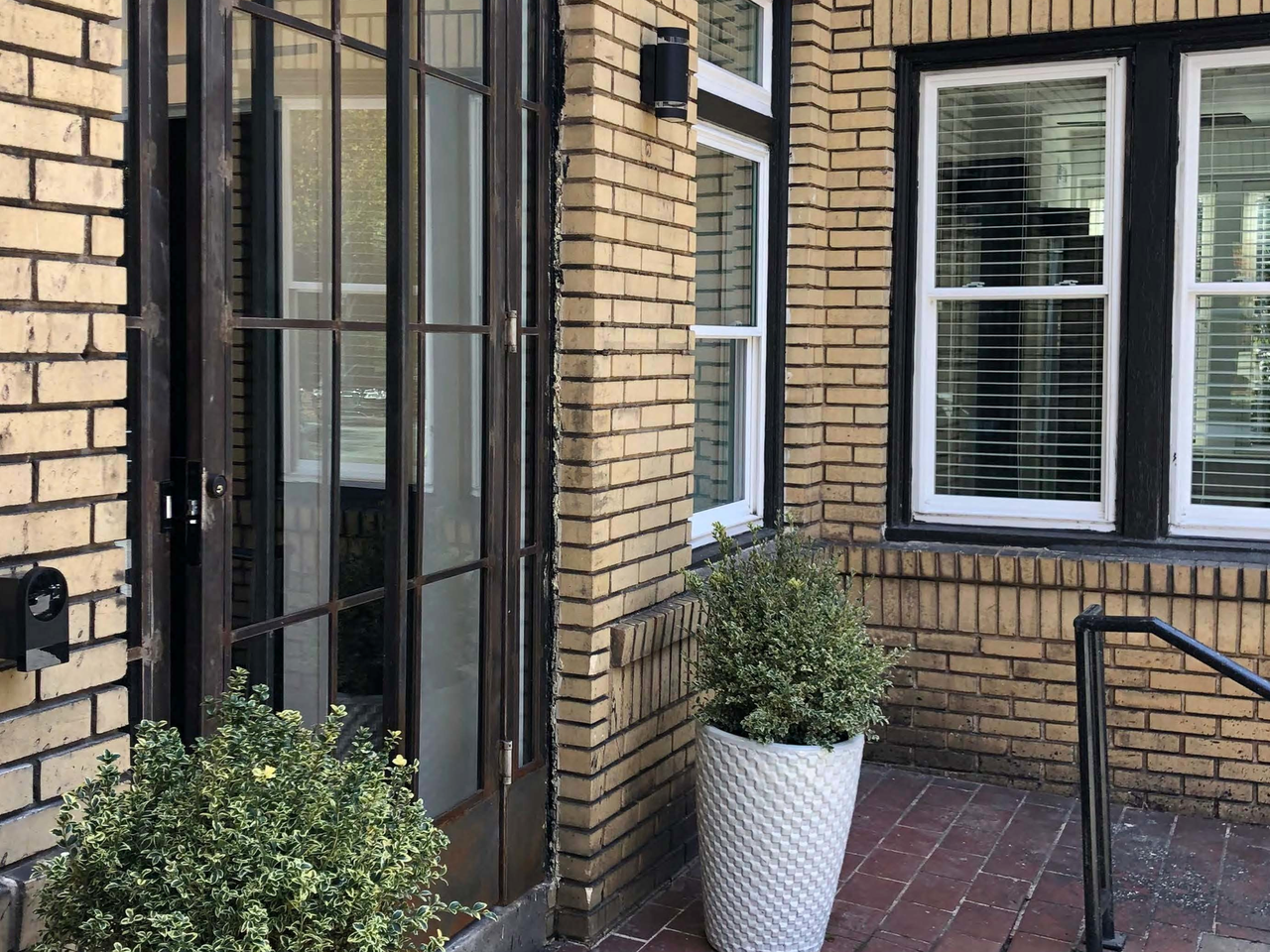 691 Juniper Apartments - Photo 4 of 46