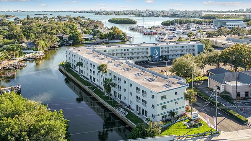 Sailpointe Apartments - Photo 4 of 50