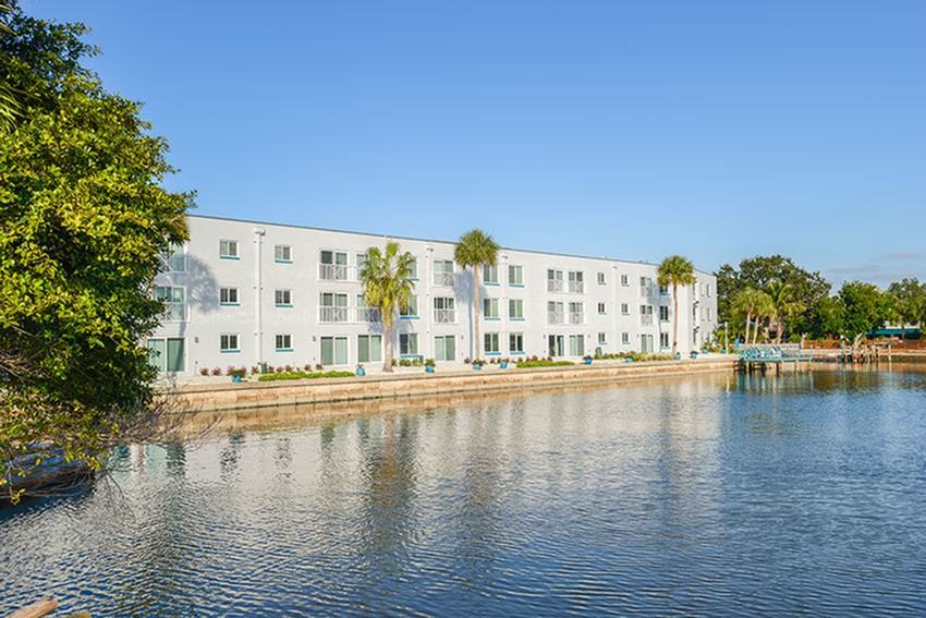 Sailpointe Apartments - Photo 6 of 50