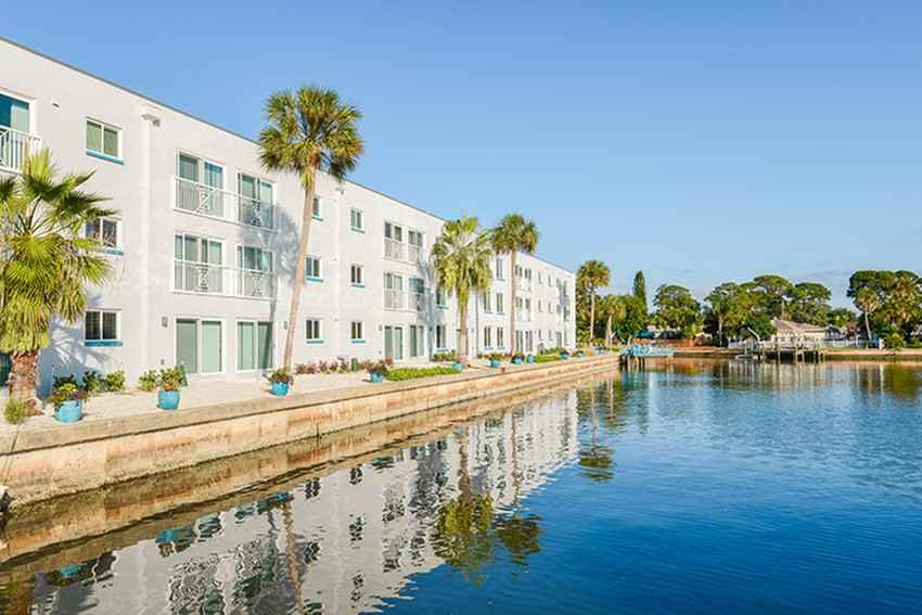 Sailpointe Apartments - Photo 7 of 50