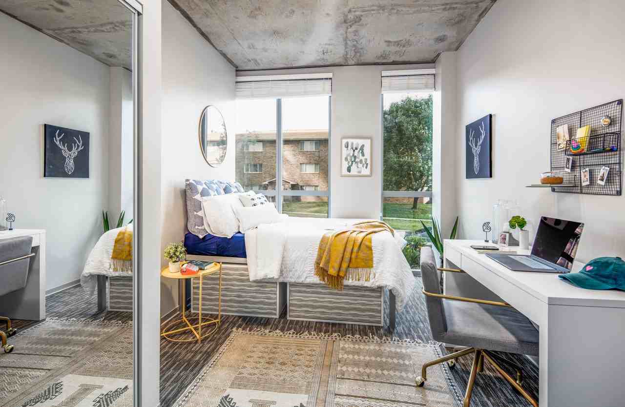 Student | Rise at Riverfront Crossings - Photo 2 of 67