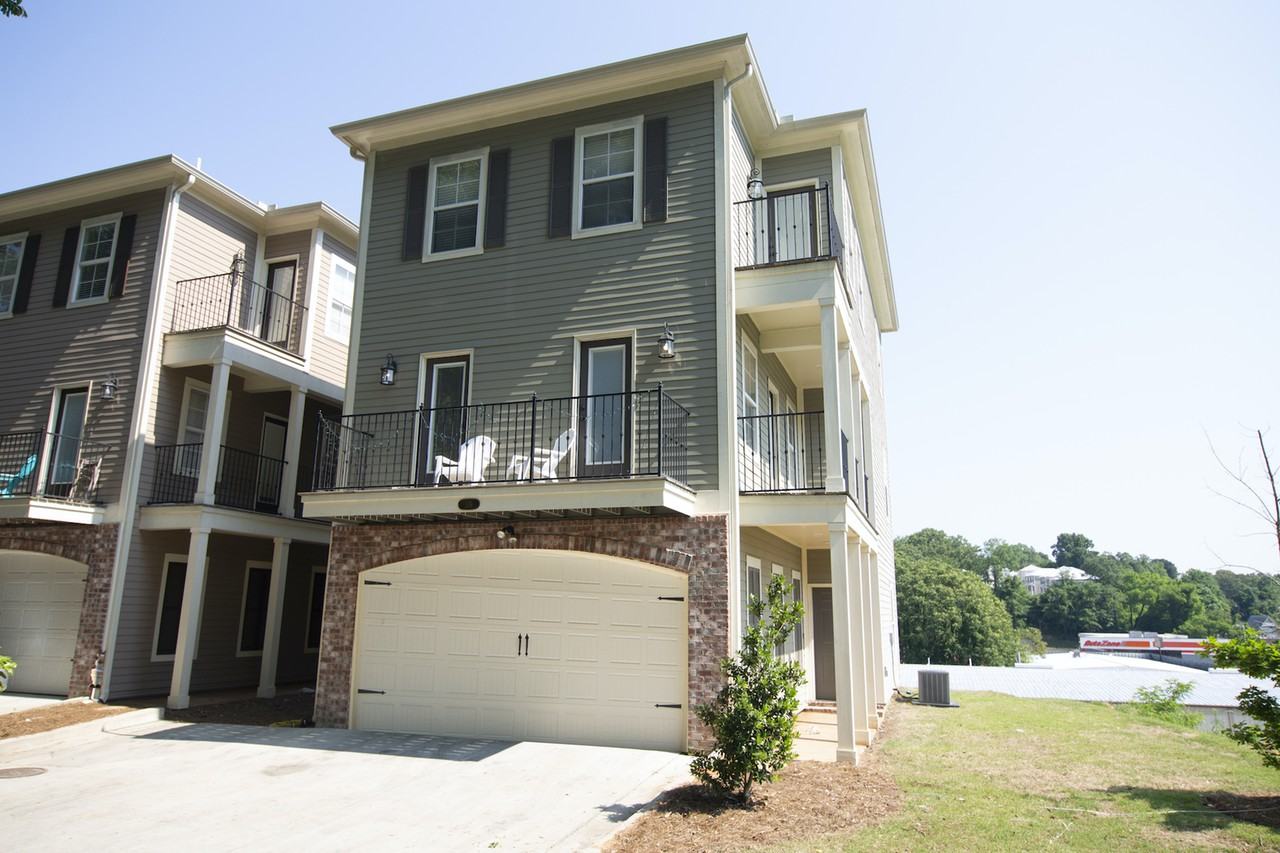 607 South | Student Housing - Photo 3 of 16