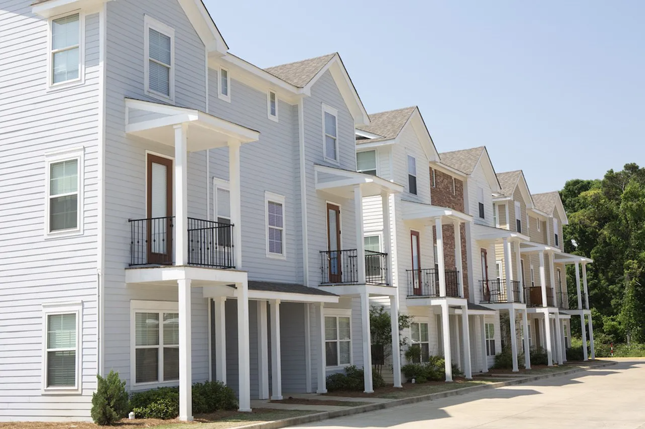 West 100 | Student Housing - Photo 2 of 16