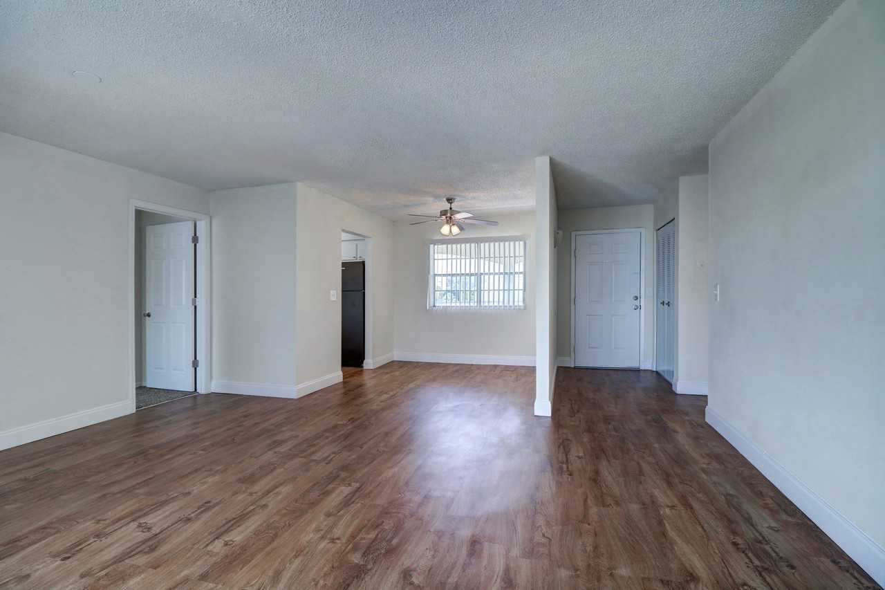 Royal Breeze Apartments - Photo 4 of 54