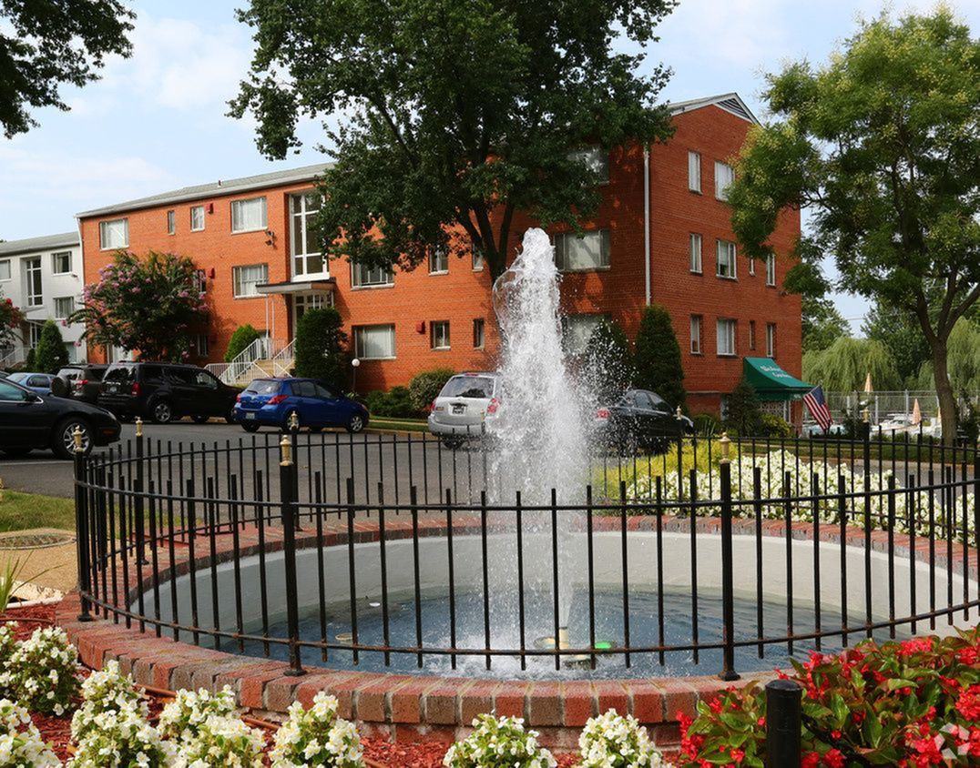 Westmont Gardens Apartments - Photo 4 of 10