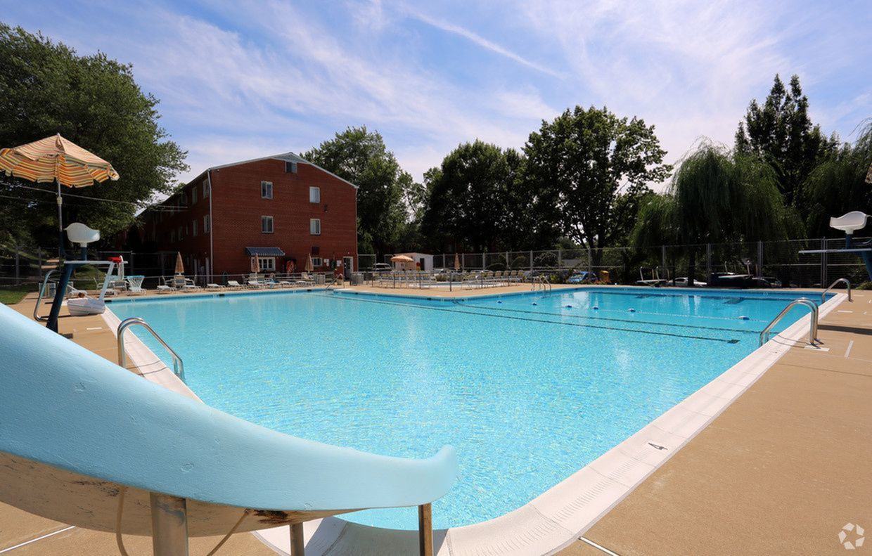 Westmont Gardens Apartments - Photo 6 of 10