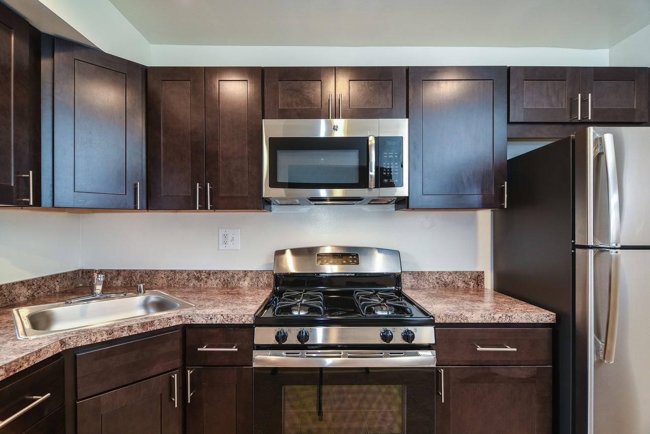 Montrose Manor - Photo 3 of 23