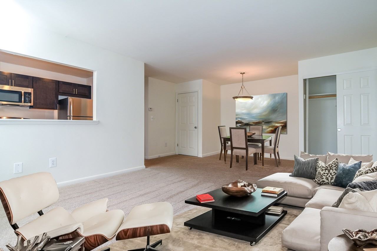 Montrose Manor - Photo 6 of 23