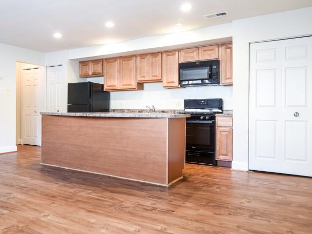 Oakview - Photo 6 of 12