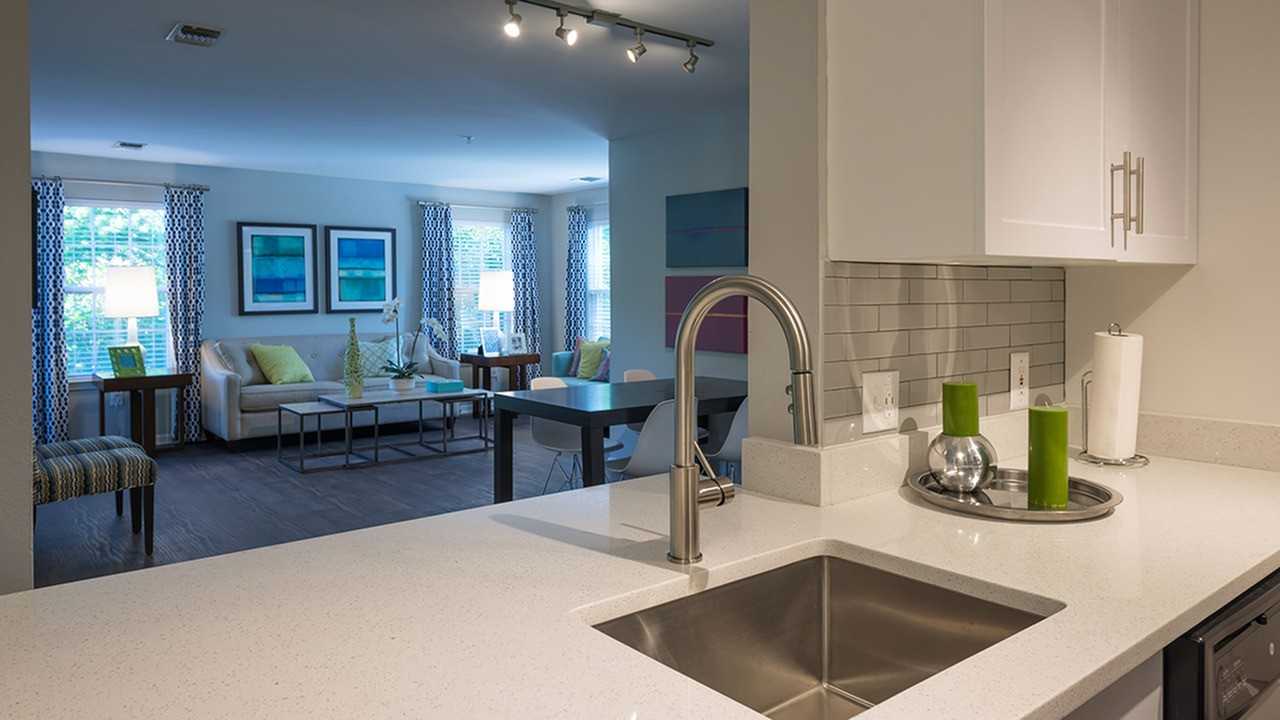 Alister Quincy - Photo 2 of 33