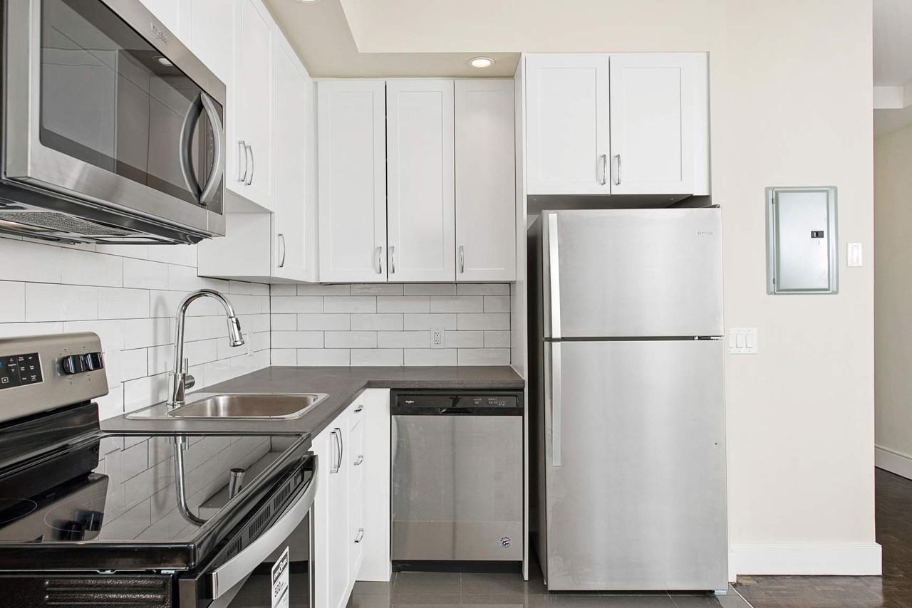 4500 Jane Street #312 - Photo 3 of 8