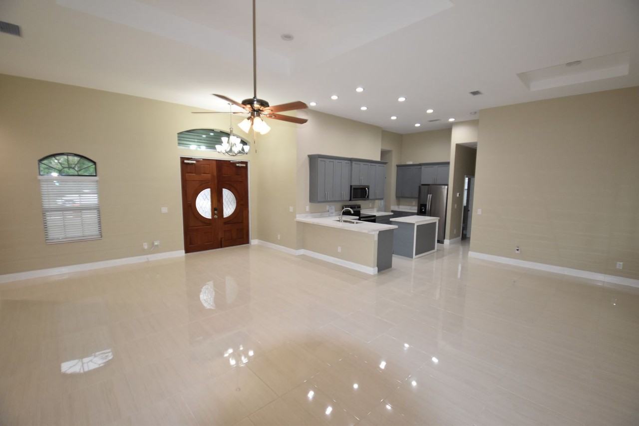 21262 Peachland Blvd - Photo 2 of 14