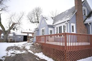 featured image of 2441 Templeton St #1