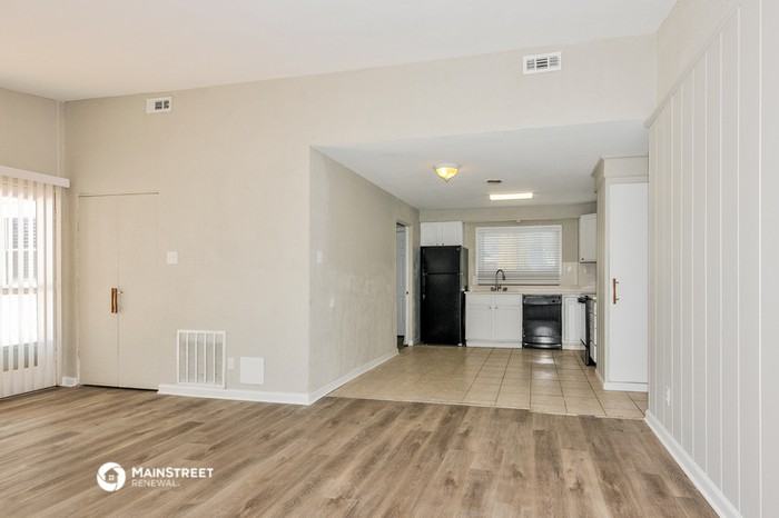 8412 Chalons Ct - Photo 3 of 16