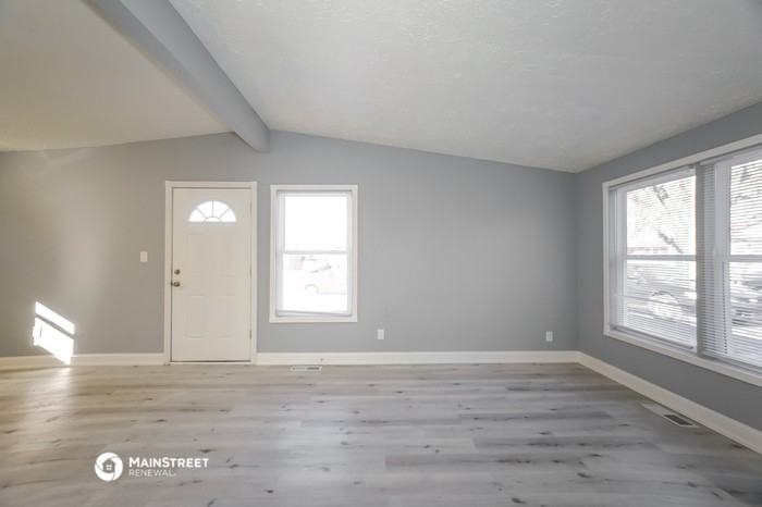 1627 Englewood Dr - Photo 3 of 16
