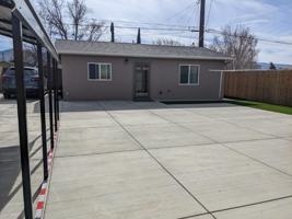 featured image of 212 1/2 E J St #1
