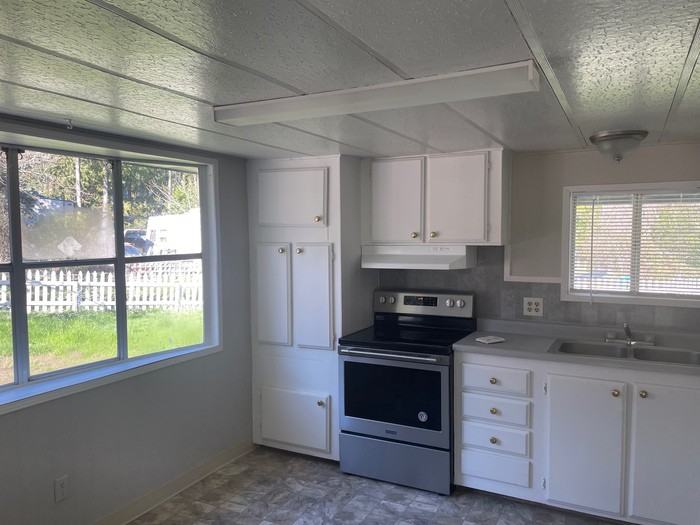 129 Camelot Dr - Photo 3 of 9
