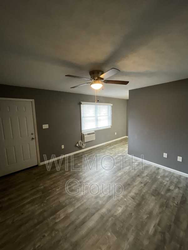 305 Harrison St - Photo 2 of 7