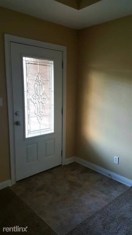 104 Lombard Cir - Photo 2 of 12