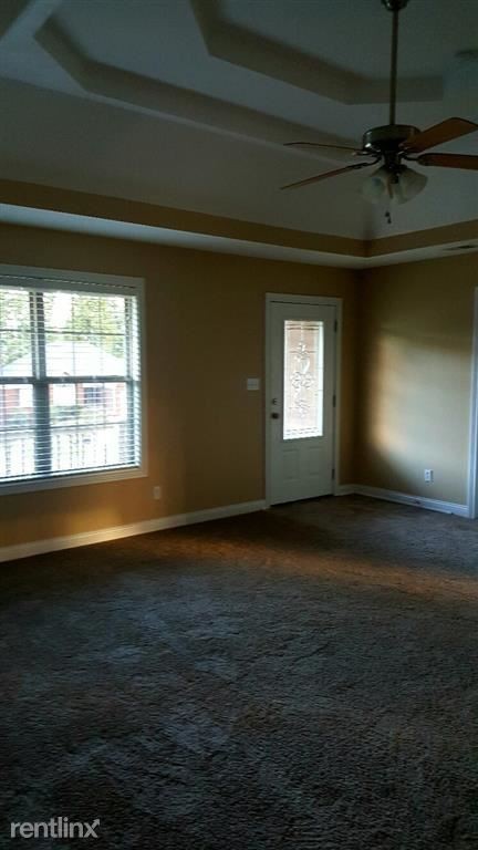 104 Lombard Cir - Photo 3 of 12