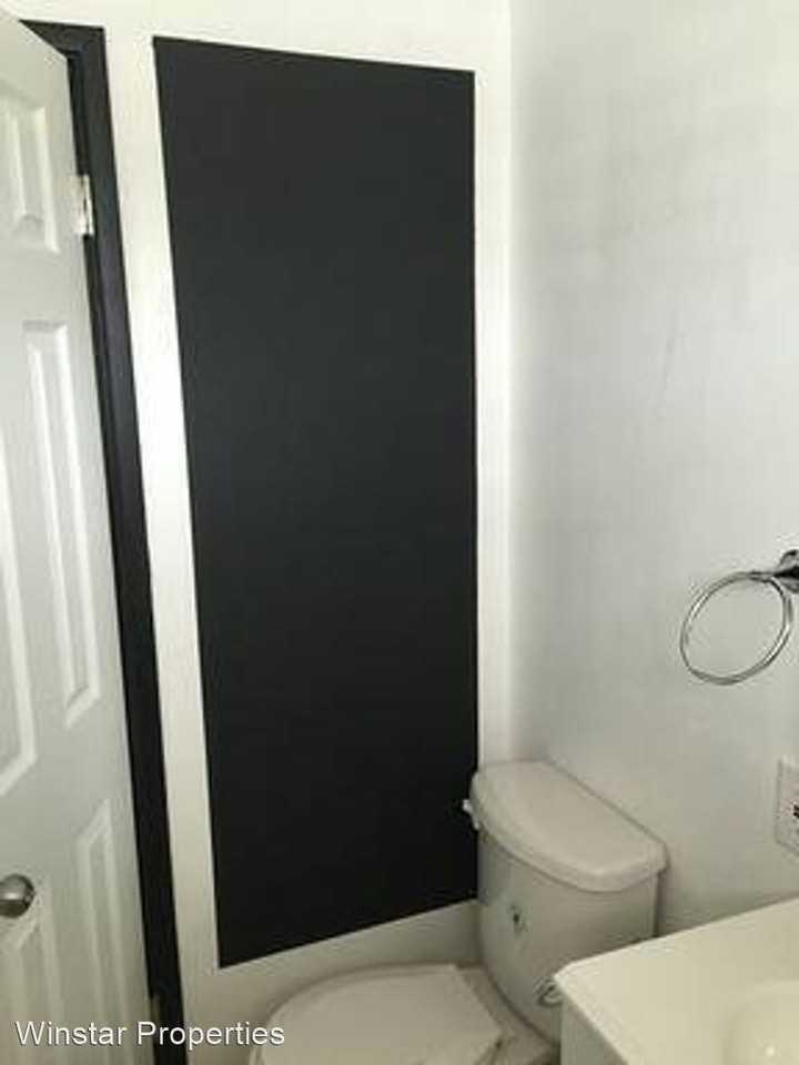 College Manor - Photo 7 of 39