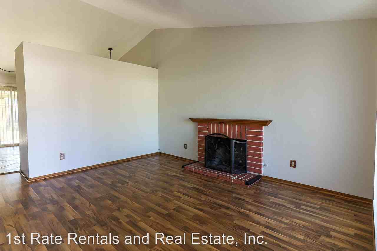 3172 Glenbrook St - Photo 2 of 11