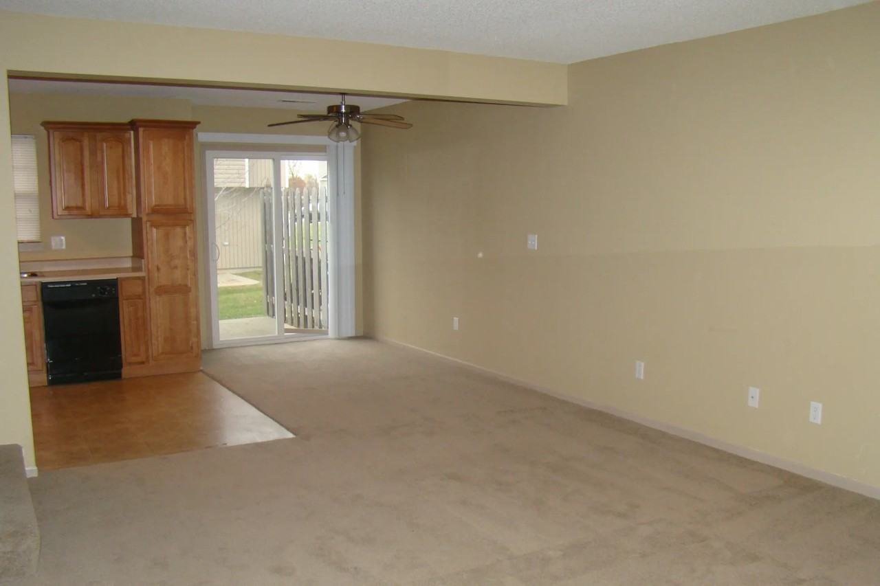 10511 E 46th Ter - Photo 3 of 8