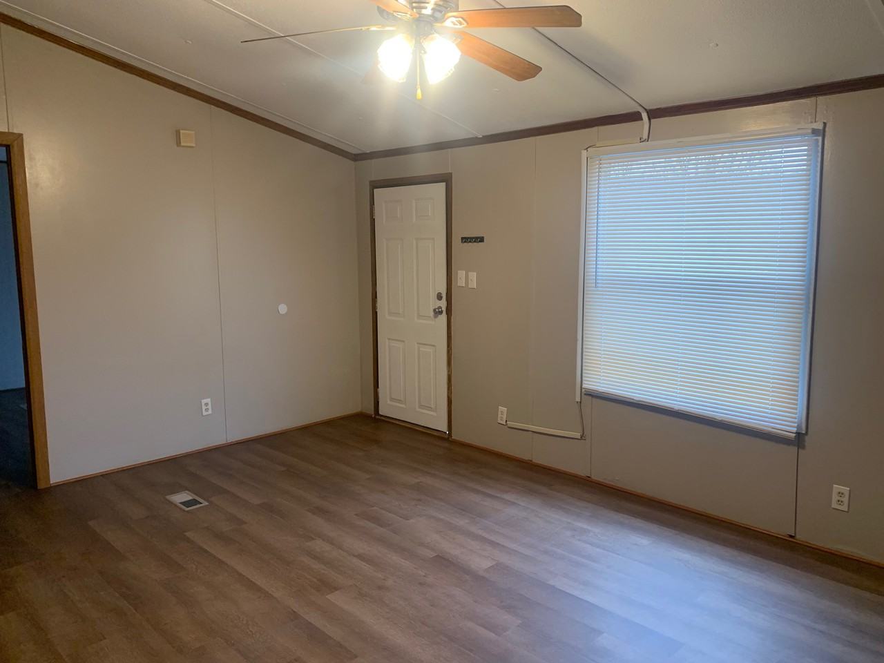 1402 3rd St - Photo 2 of 7