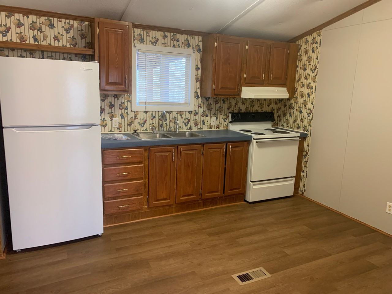 1402 3rd St - Photo 3 of 7