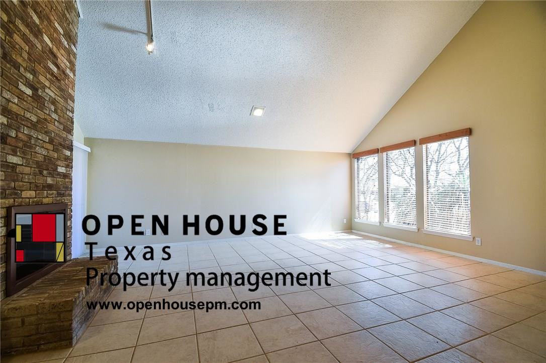 1109 Kenshire Ln - Photo 2 of 16