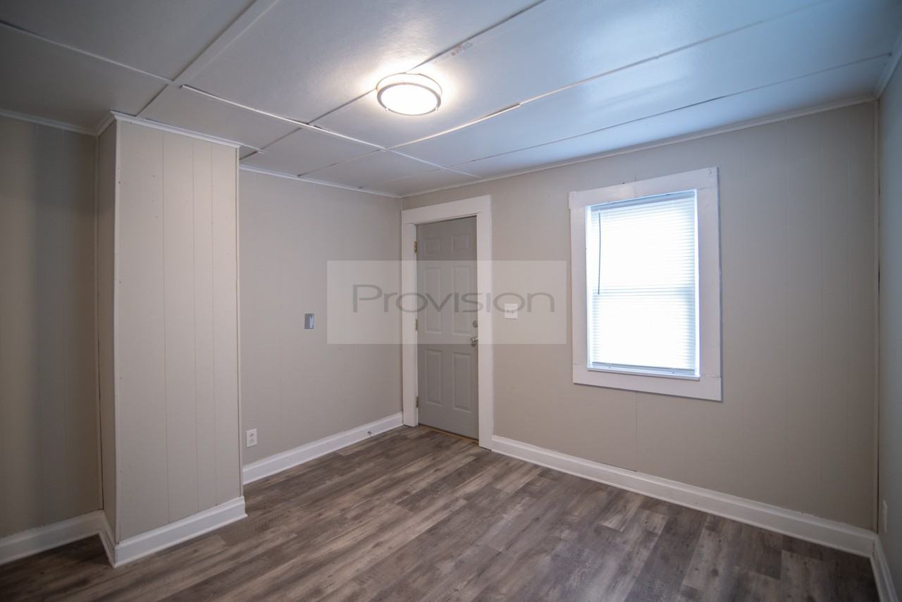 455 13th St SE - Photo 2 of 7