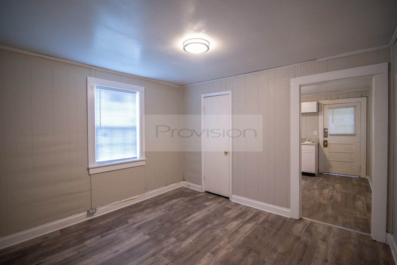 455 13th St SE - Photo 3 of 7