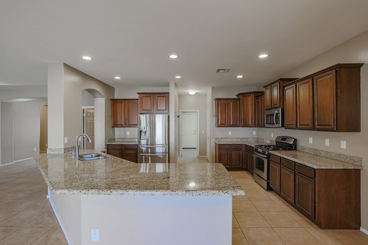 2954 E Coconino Dr - Photo 5 of 35