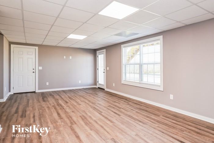 936 11th Ave - Photo 3 of 15