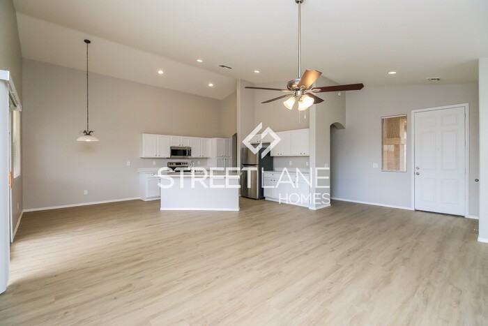 4233 E Torrey Pines Ln - Photo 3 of 15