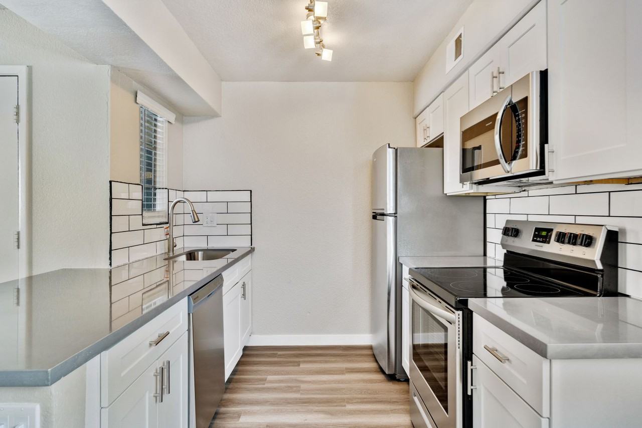 Tides on Southern - Photo 3 of 16