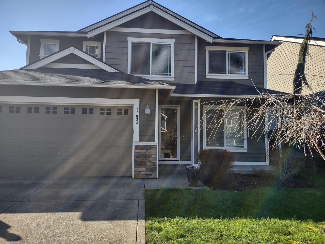 11824 47th Ave Ne - Photo 2 of 10