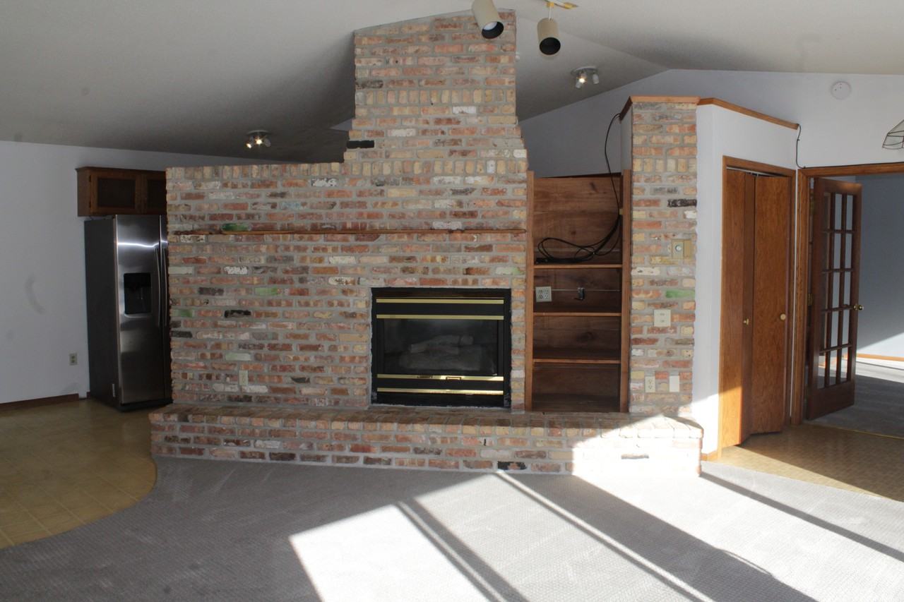 13670 Ireland Ave Nw - Photo 3 of 10