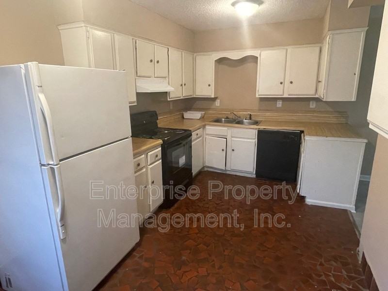 1982 Goldbrier Ln - Photo 4 of 12