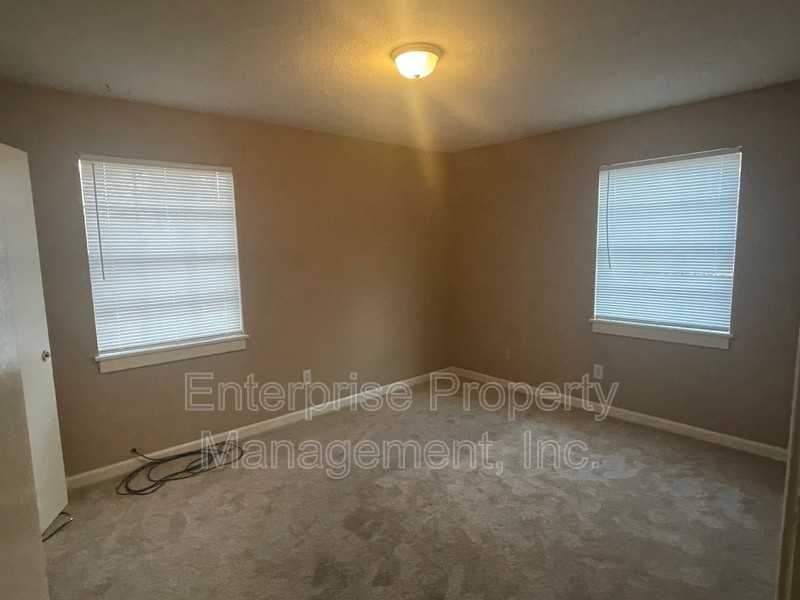 1982 Goldbrier Ln - Photo 7 of 12
