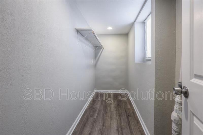 1107 E. Waldo Ave - Photo 3 of 15