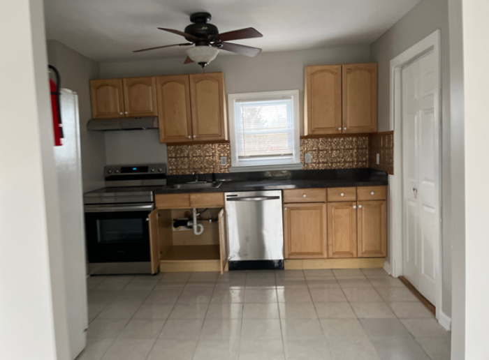 8 Pine St - Photo 3 of 3