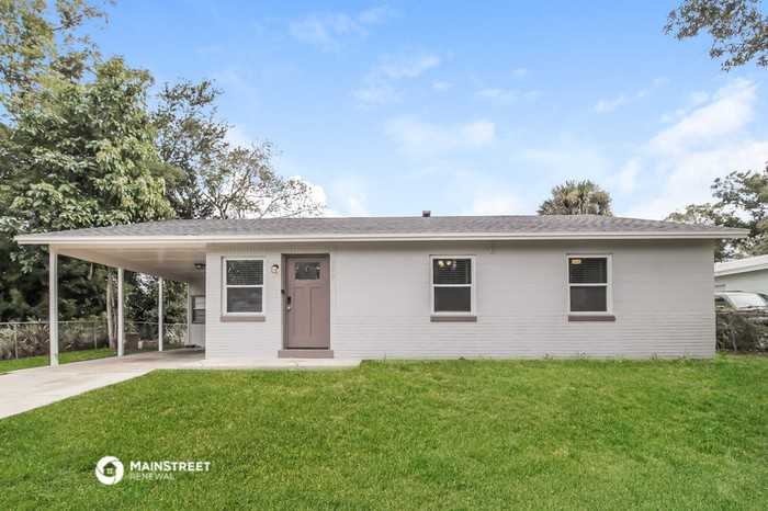 209 Oak St - Photo 2 of 17