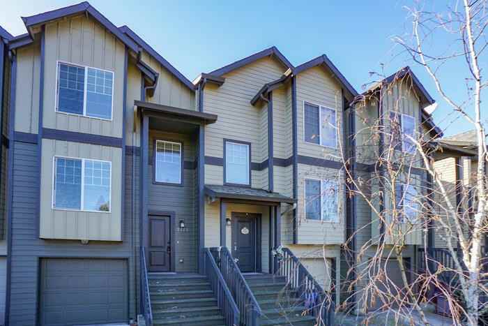 2725 Rossiter Ln - Photo 3 of 36