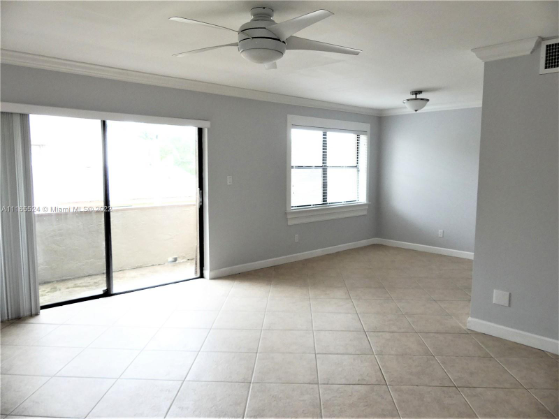 11387 Sw 109th Rd #49DIV - Photo 3 of 7