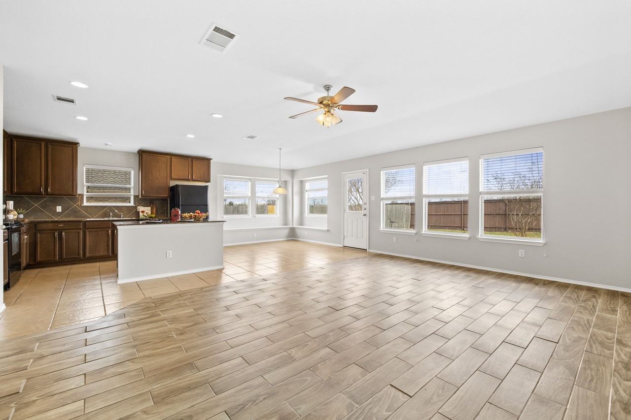 320 Timothy John Dr - Photo 2 of 27